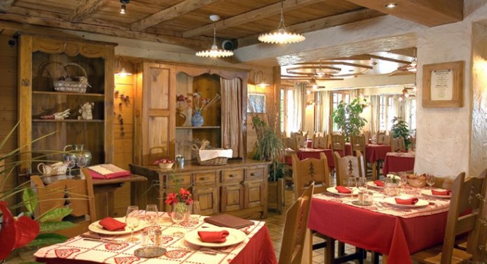 Hotel Le Petit Dru, Morzine ski chalet, image 8